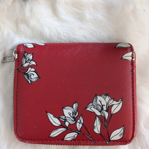 GUESS Flora Wallet with a Zipper - Picture 4 of 7